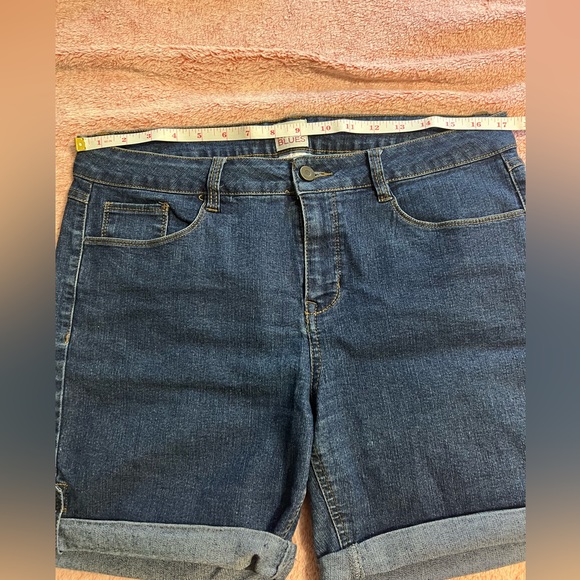 #210 Woman’s adjustable shorts - Picture 4 of 8